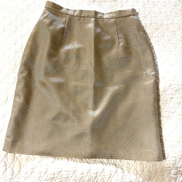 Jacket and skirt. - Picture 2 of 5